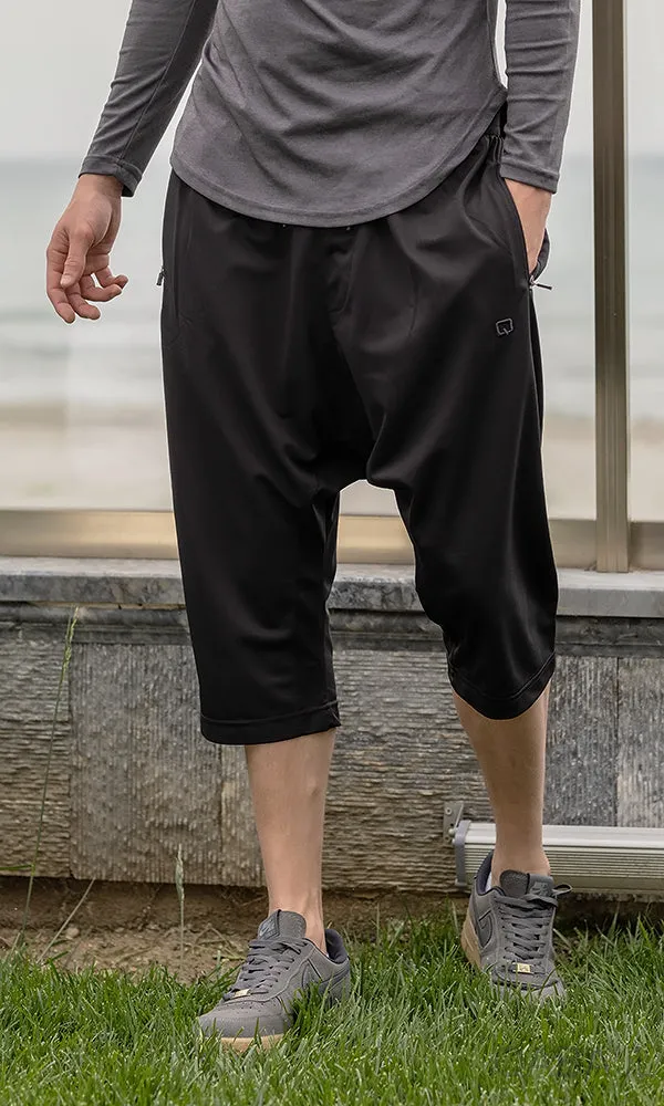 QL Relaxed Lightweight Cropped Joggers in Black